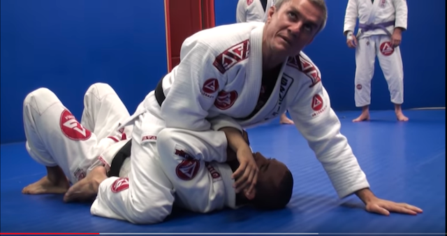 2019-09-15-Armbar-from-mount05 - altra vista