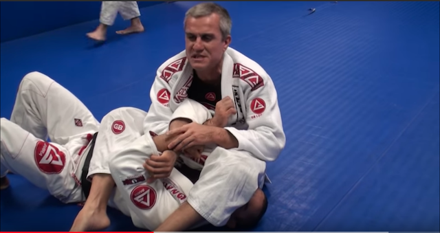 2019-09-15-Armbar-from-mount11 - inici de armbar