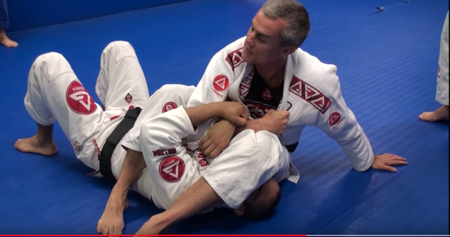2019-09-15-Armbar-from-mount15 - tornam a obrir cames i apyam ma