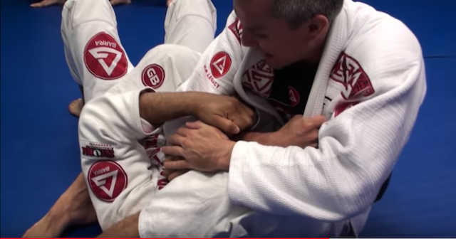 2019-09-15-Armbar-from-mount16 - aquesta vegada podem agafar be el canell